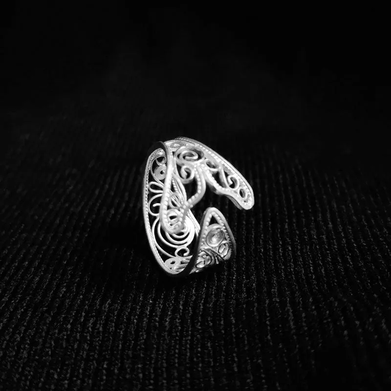 Vintage Simple Plain Silver Fish-shaped Hollow Filigree Ring Jewelry Gift